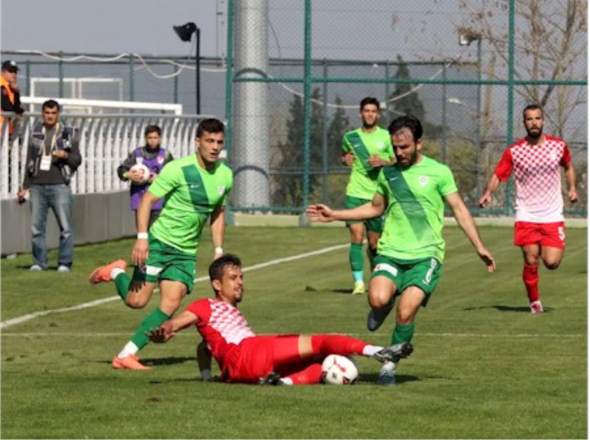 Manisa Büyükşehir Belediyespor-Kemerspor 2003: 1-1
