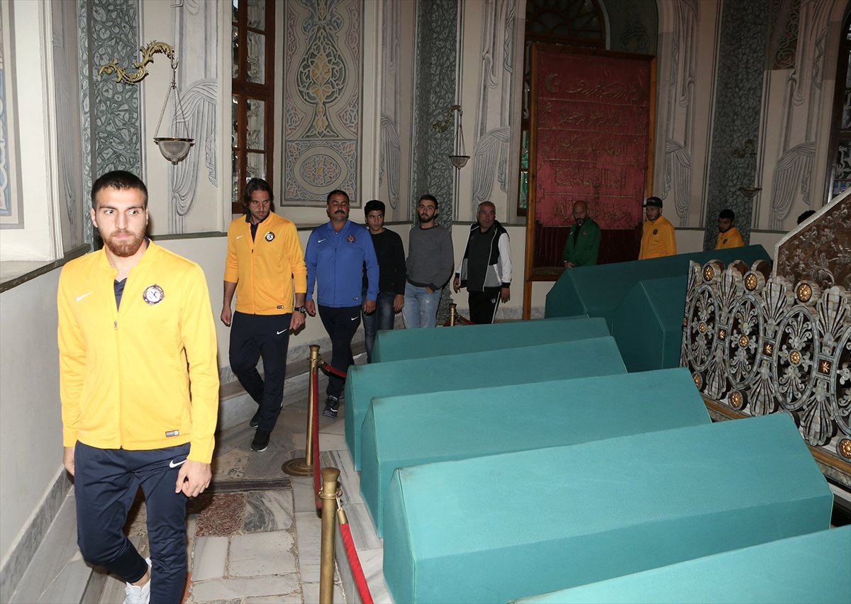 Osmanlıspor\'dan Osmangazi ve Orhangazi\'ye Vefa