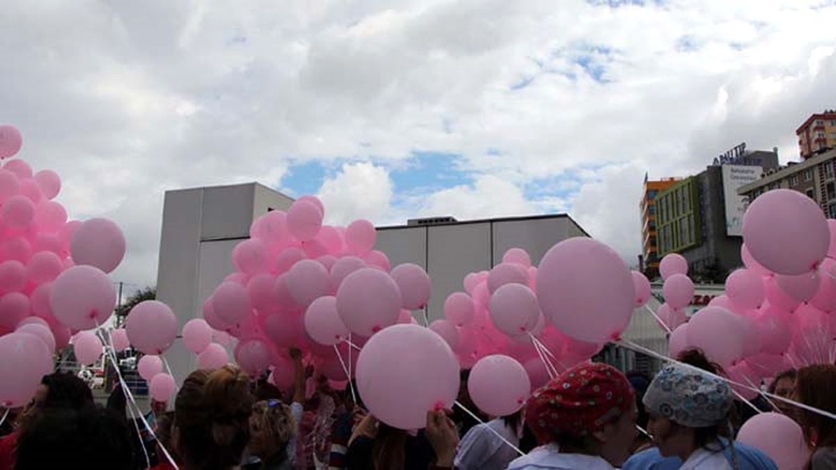 Pembe Balonlarla Meme Kanserine Dikkat Çektiler