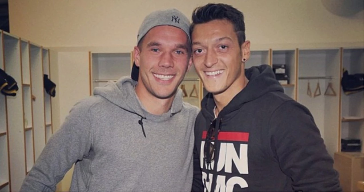 Podolski\'den Mesut Özil\'e Küfürlü Doğum Günü Tebriği