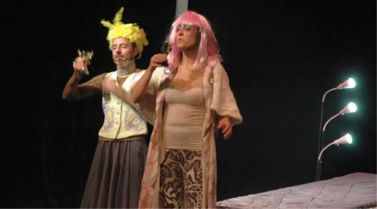 Shakespeare'in Oyunları Almanya'da Türkçe Sahnelendi