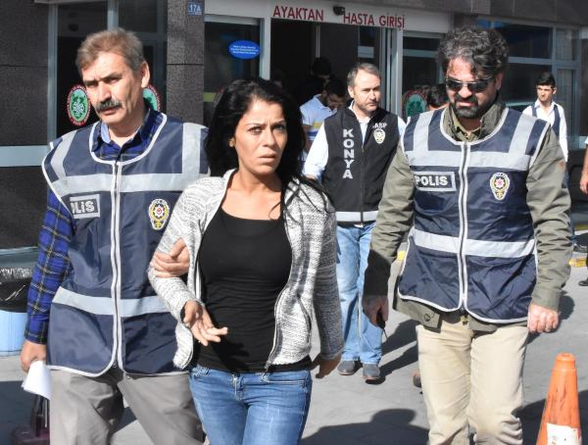 Tuttuğu 3 Kişiye Teyzesinin Altın, Para ve Cep Telefonunu Gasp Ettirdi