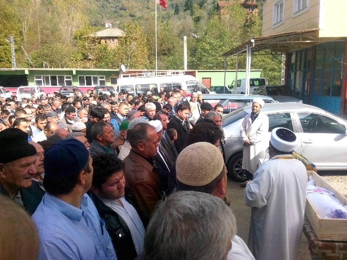 Yangında Ölen 2 Minik Kardeş Gözyaşları Arasında Defnedildi