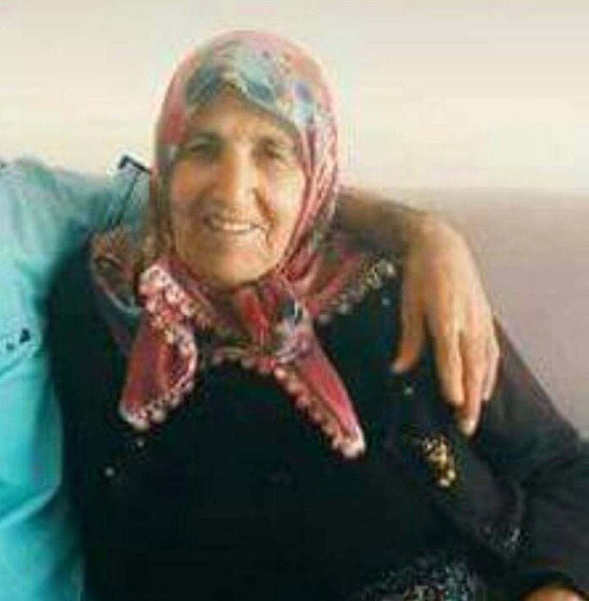 85 Yaşındaki Kadın Torunları Tarafından Bıçaklanarak Öldürüldü