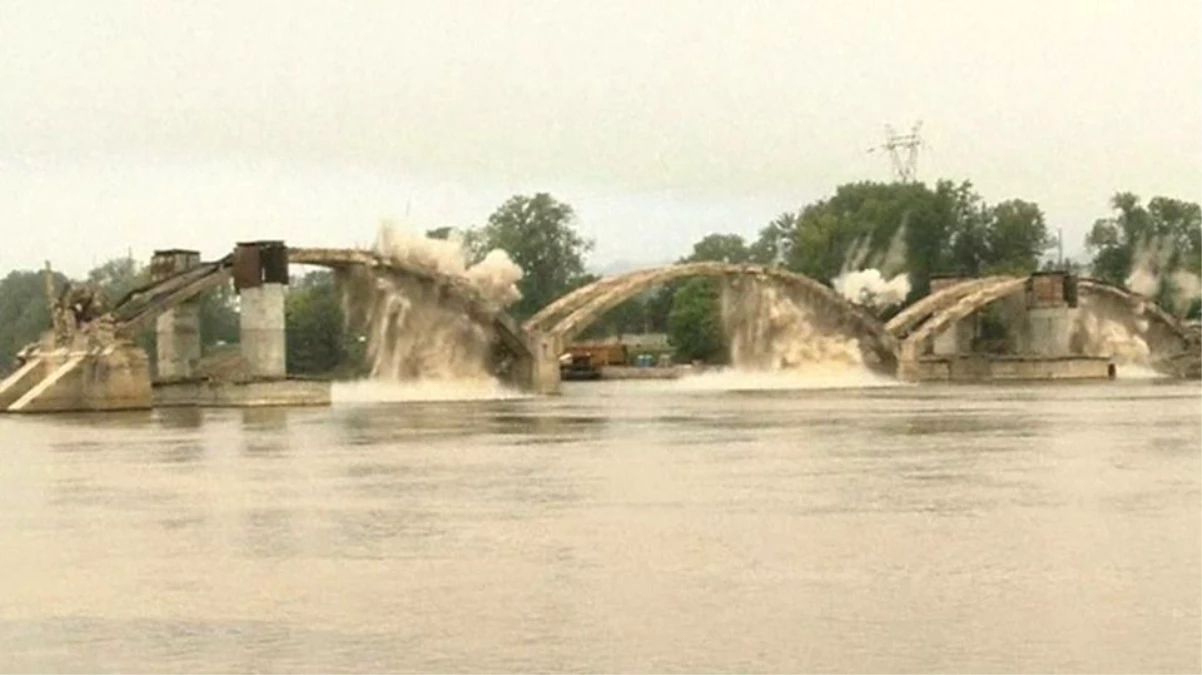 93 Yıllık Köprü 3 Saniyede Yıkıldı