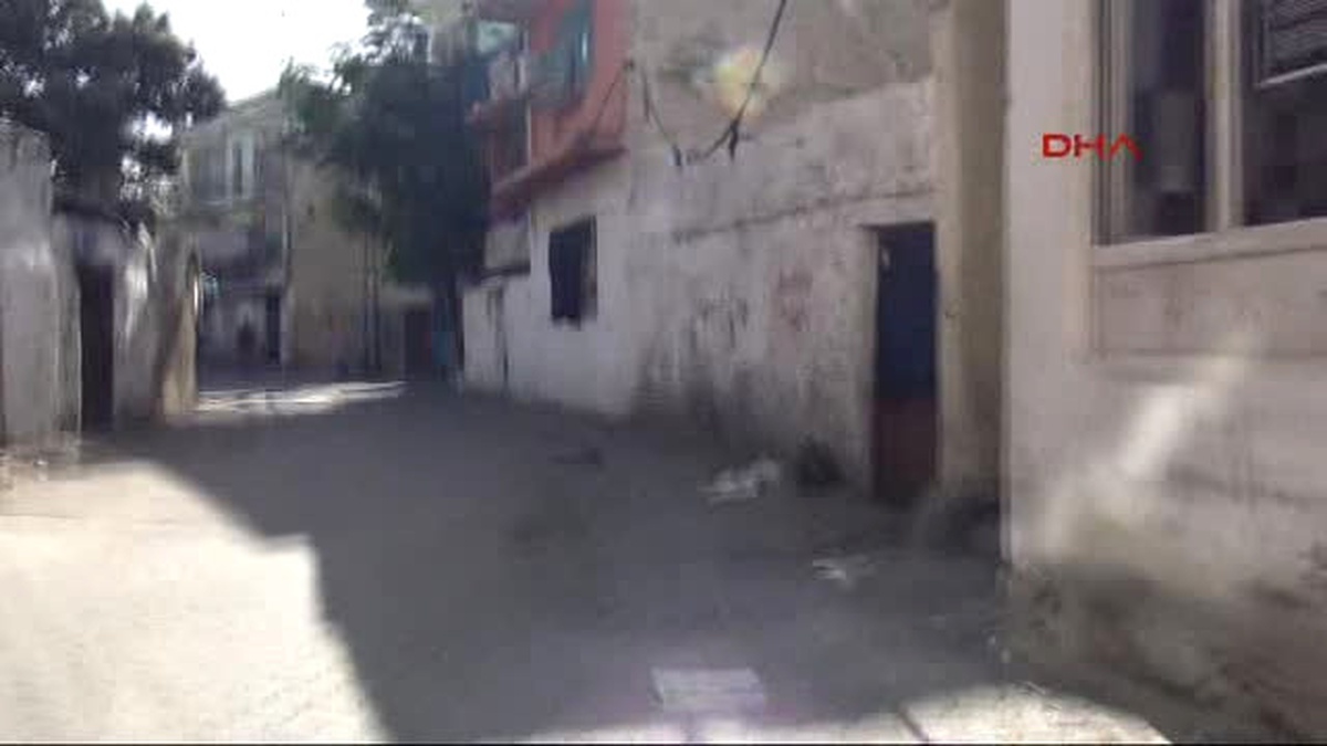 Adana Keşif Heyetine El Yapımı Patlayıcı Attılar, 2 Memur Yaralandı