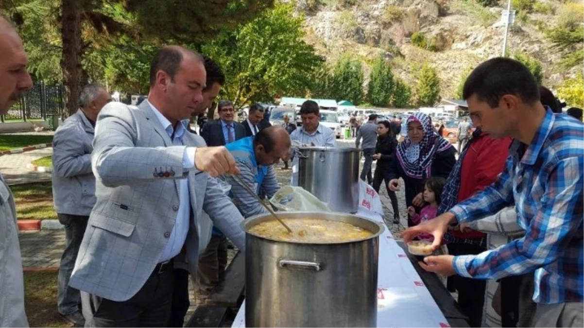 AK Parti Bilecik Merkez İlçe Teşkilatı Aşure Dağıttı