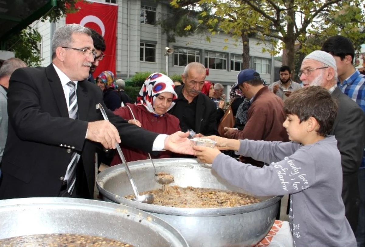 Akyazı Belediyesi Aşure Dağıtacak