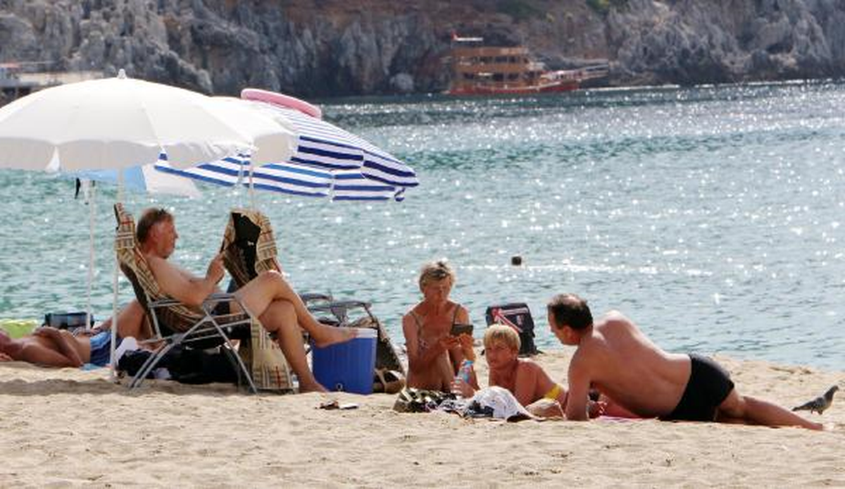 Alanya\'da Turistlerin Deniz Keyfi