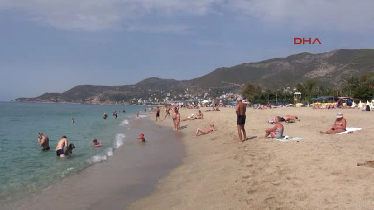 Alanya\'da Turistlerin Deniz Keyfi