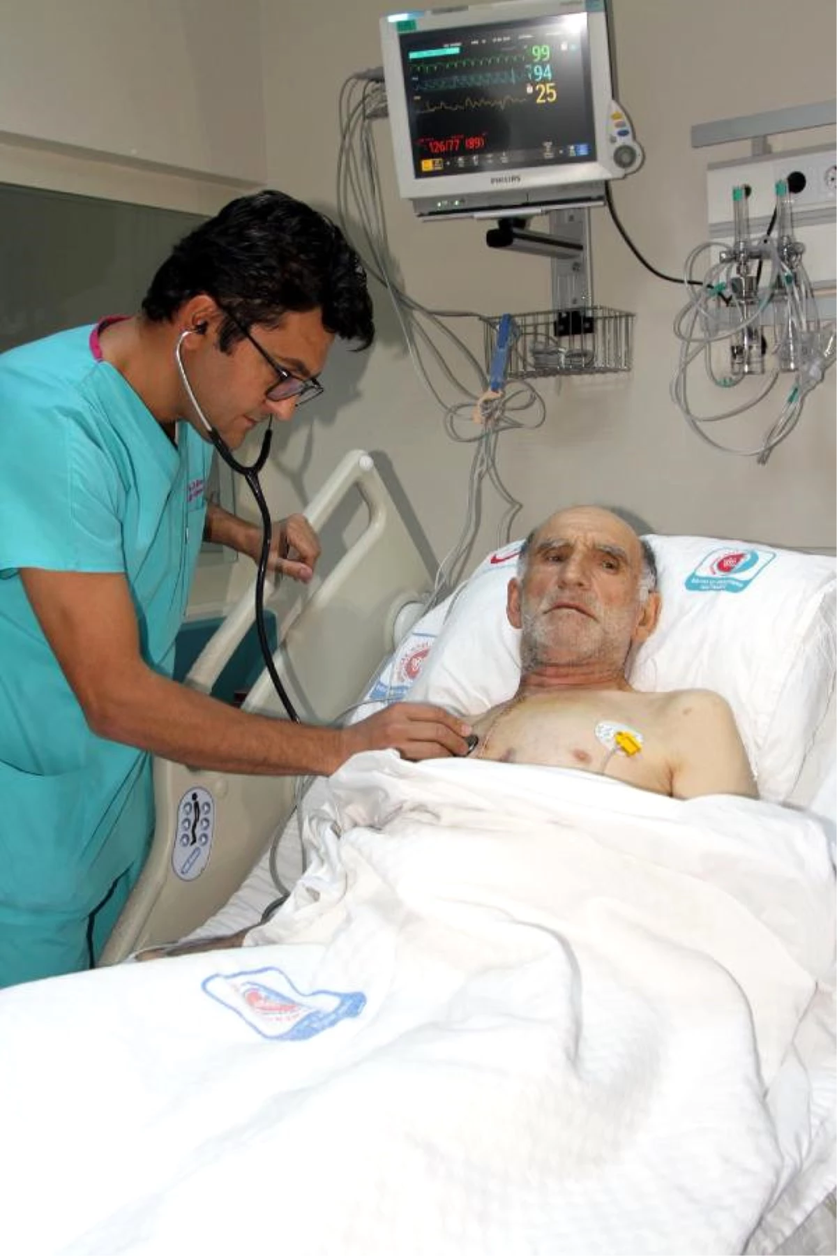 Ameliyatta 40 Kez Kalbi Durdu, Yaşama Dönünce Türkü Söyledi