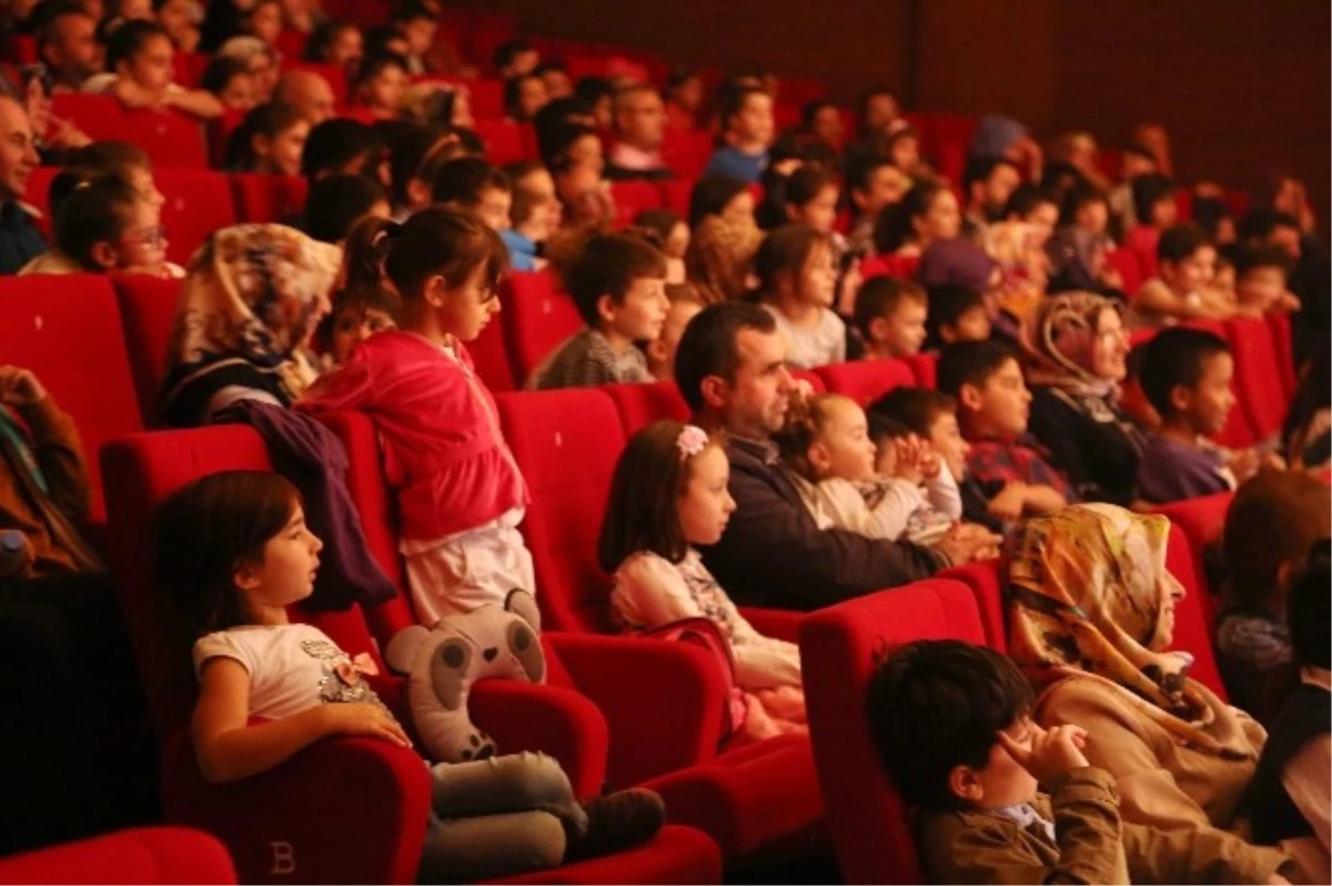 Başakşehir Çocuk Tiyatroları Sezonu Açtı