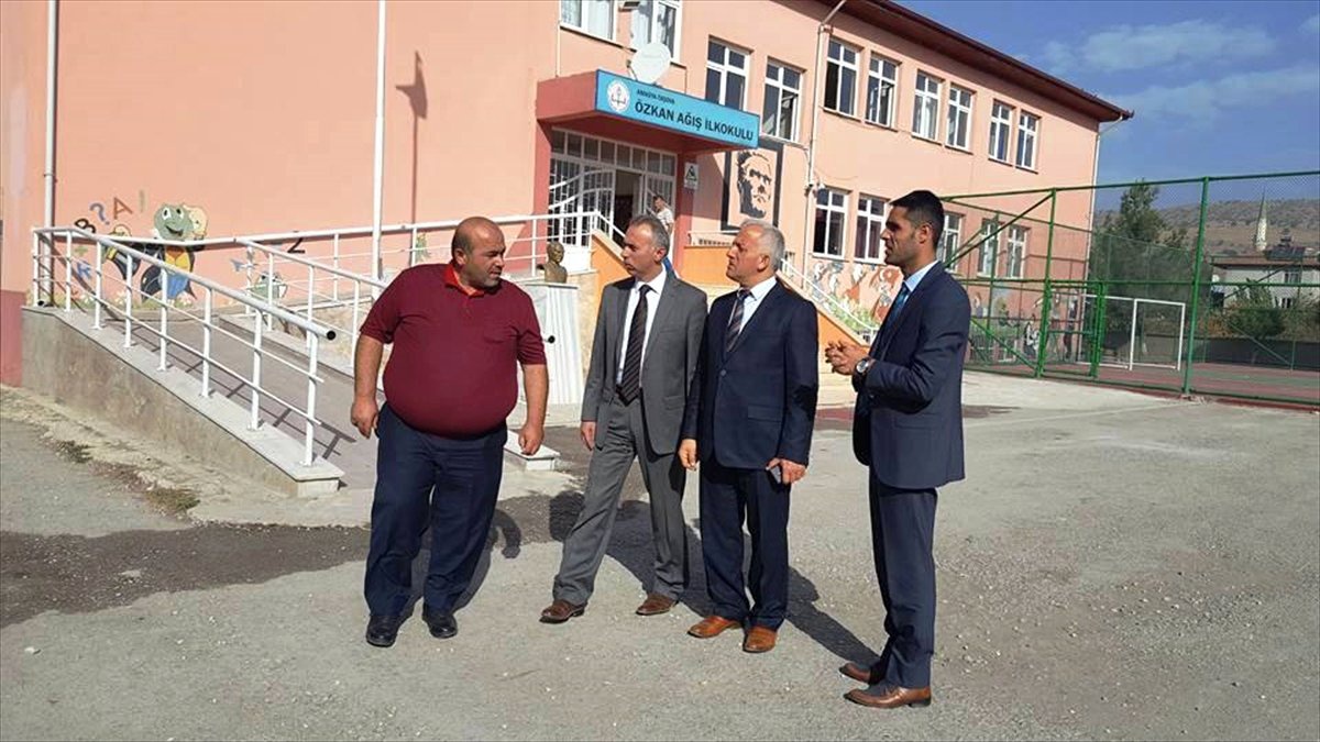 Belediye Başkanı Öztürk\'ten Okul Ziyareti