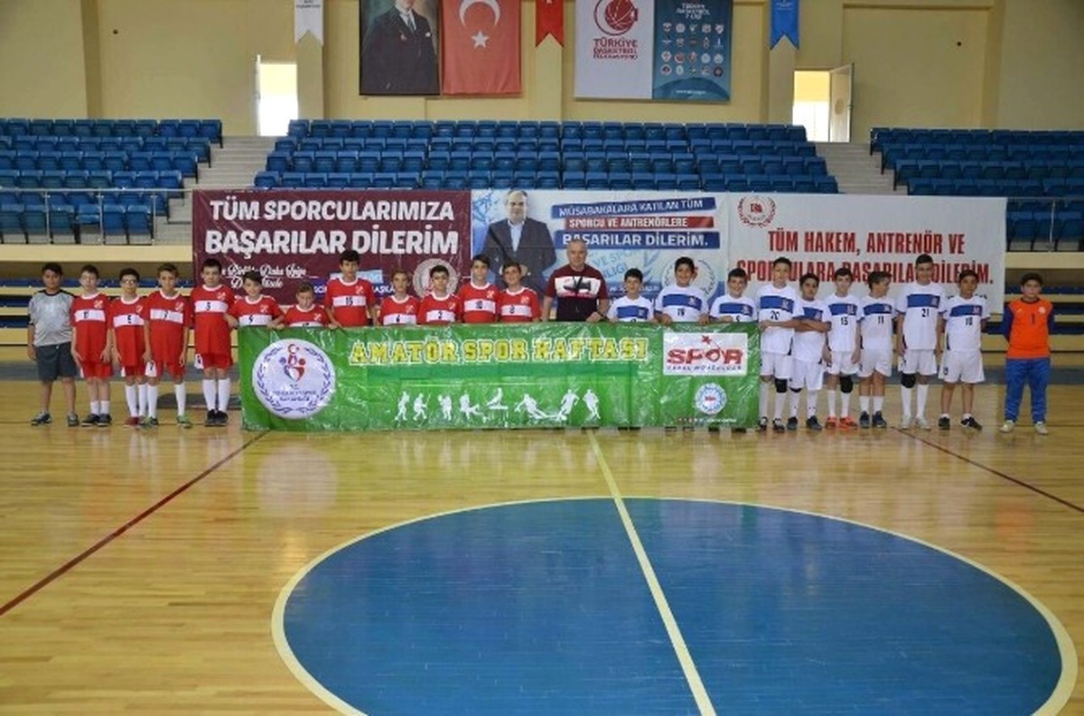 Bilecik Belediyesi Hentbol Yıldızlar Takımı 1\'inci Oldu