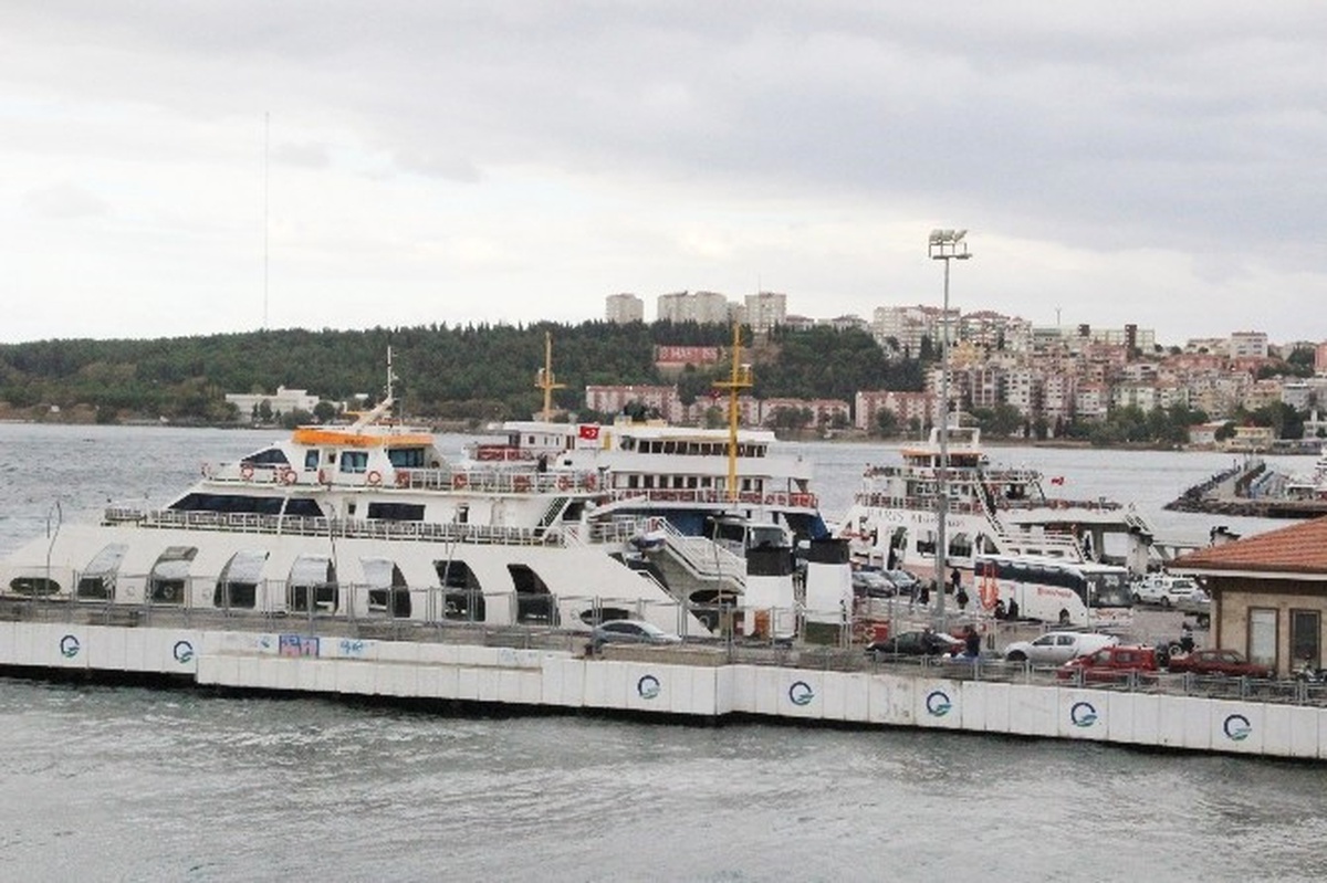 Bozcaada-Geyikli Seferlerine Fırtına Engeli