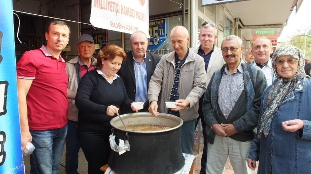 Burhaniye MHP Aşure Hayrı Yaptı