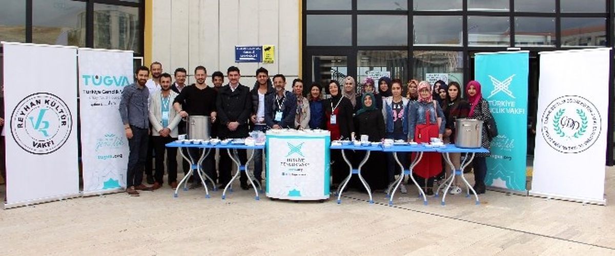 Çankırı\'da Üniversite Öğrencilerine Aşure Dağıtıldı