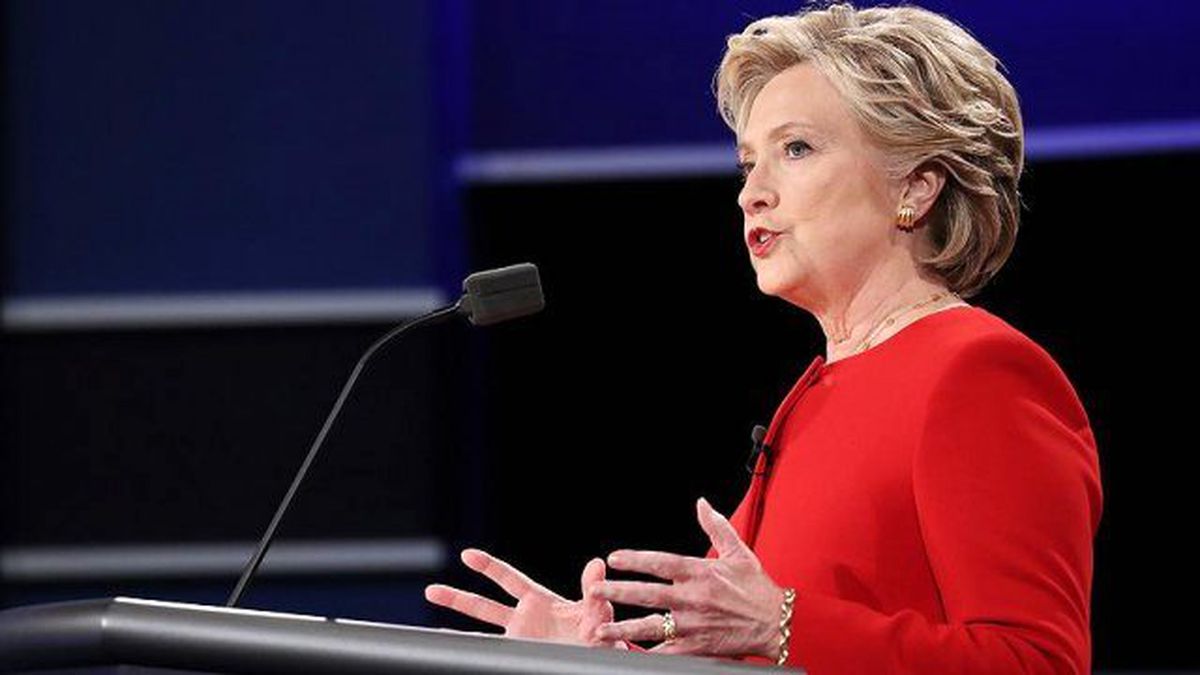 Clinton Son İki Ankete Göre Rakibi Trump\'tan Önde