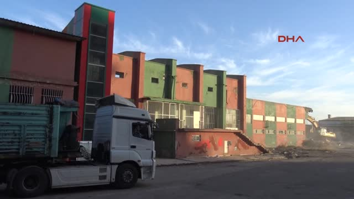 Diyarbakır'da 56 Yıllık Atatürk Stadyumu'nun Yıkımına Başlandı