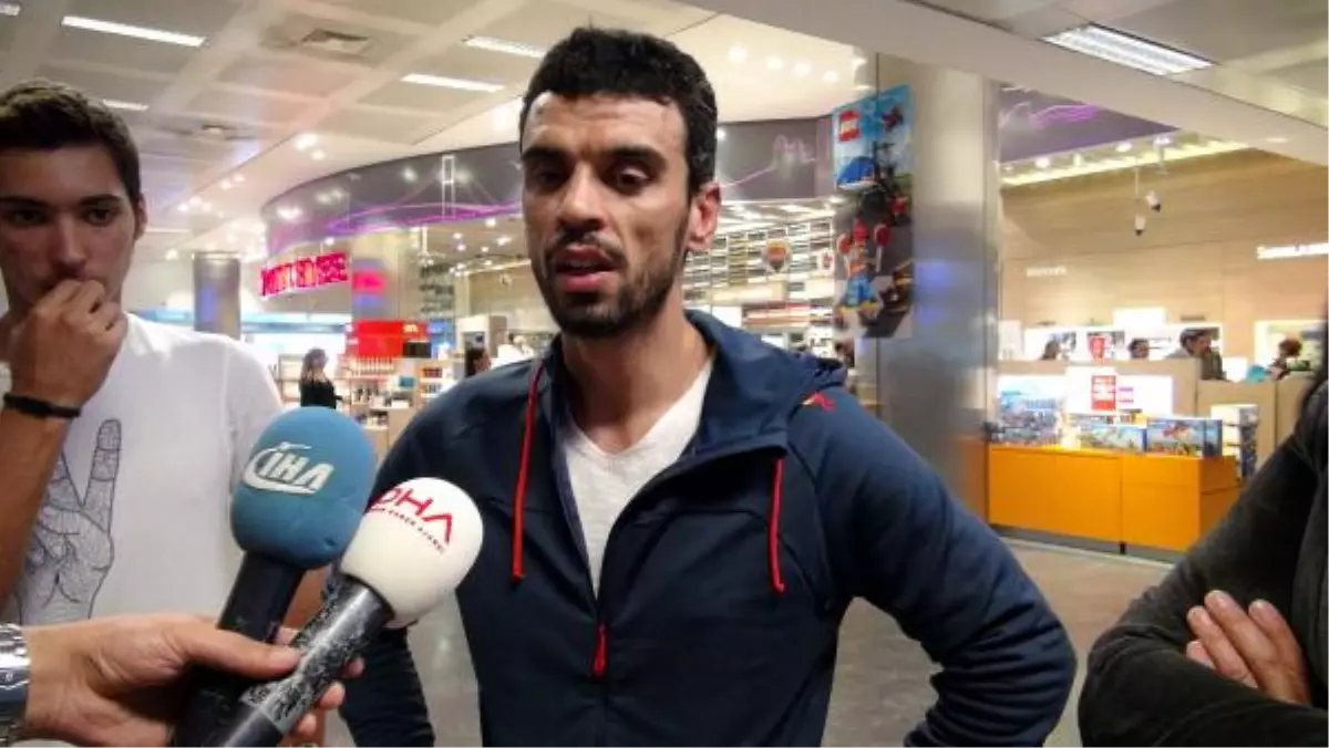 Dünya Şampiyonu Sofuoğlu Türkiye\'ye Geldi