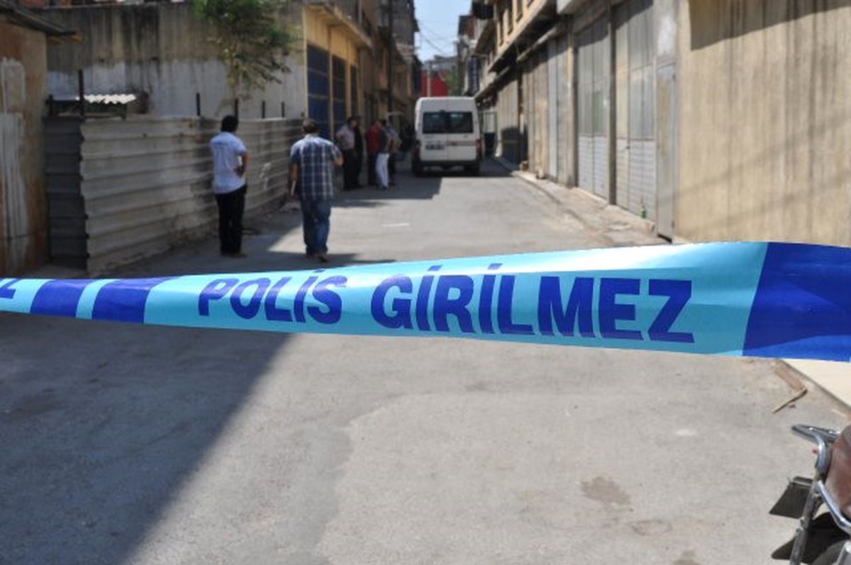 Eşini Öldürdükten Sonra İntihar Etti