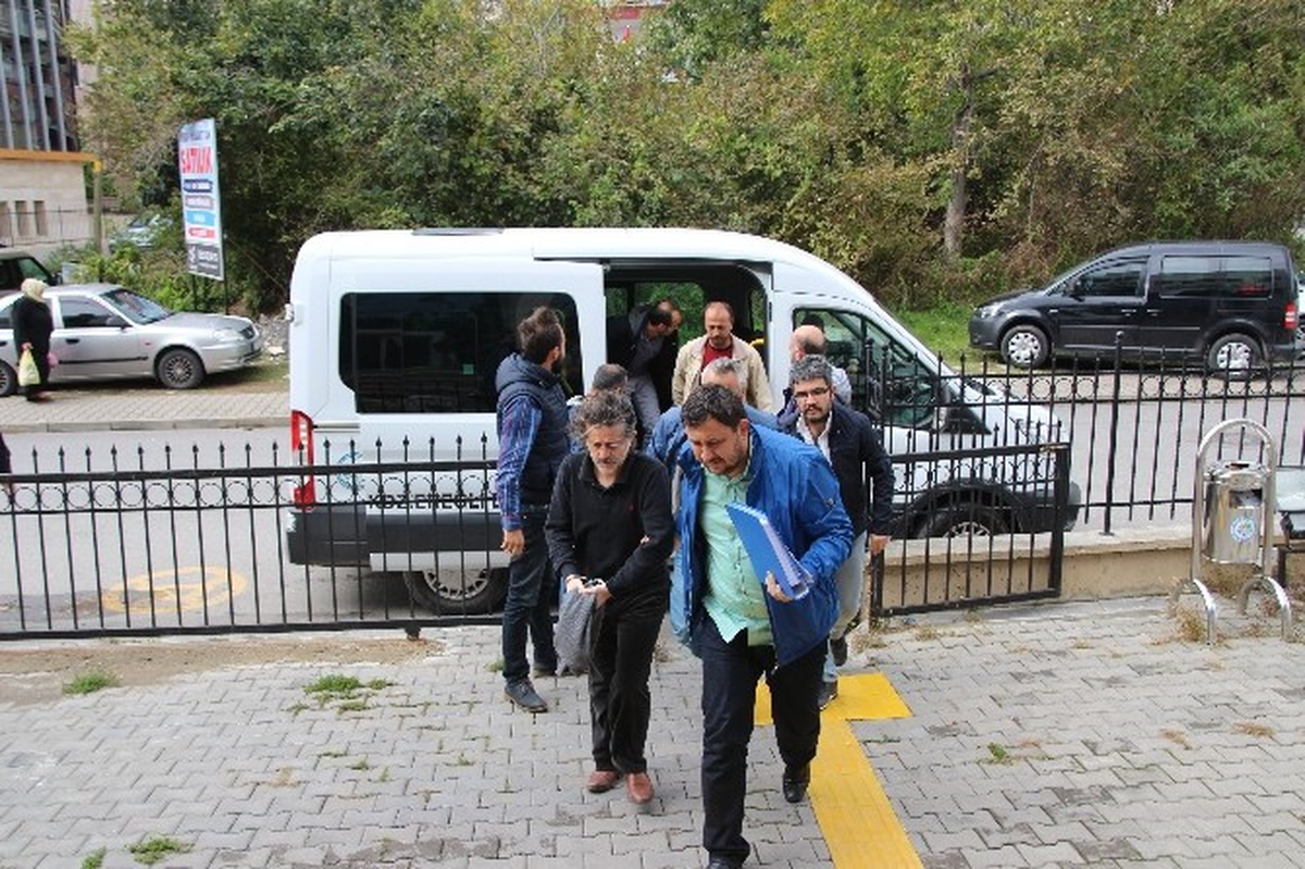 Fetö\'den Gözaltına Alınan 7 Kişi Adliyeye Sevk Edildi