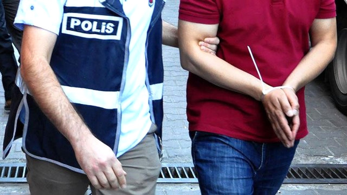 Fetö\'den Gözaltına Alınan Emniyet Müdürleri Trabzon\'a Getirildi