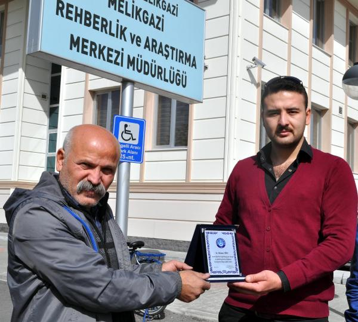 Halk Otobüsü Sürücüsüne \'Duyarlılık\' Plaketi