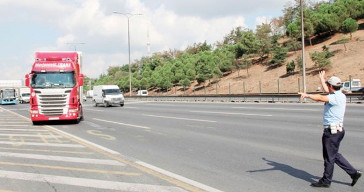 Kamyoncular 500 TL Para Cezasına Aldırmıyor, FSM\'den Geçmeye Devam Ediyor