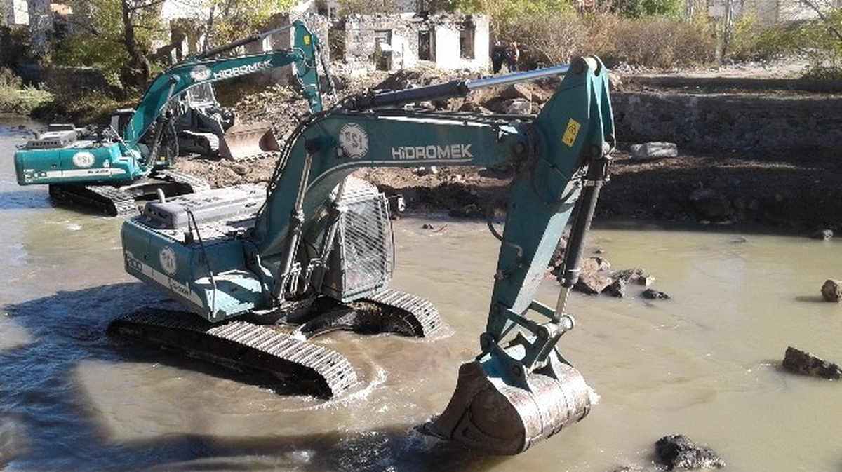 Kars Çayı\'nın Islah Çalışmaları Devam Ediyor