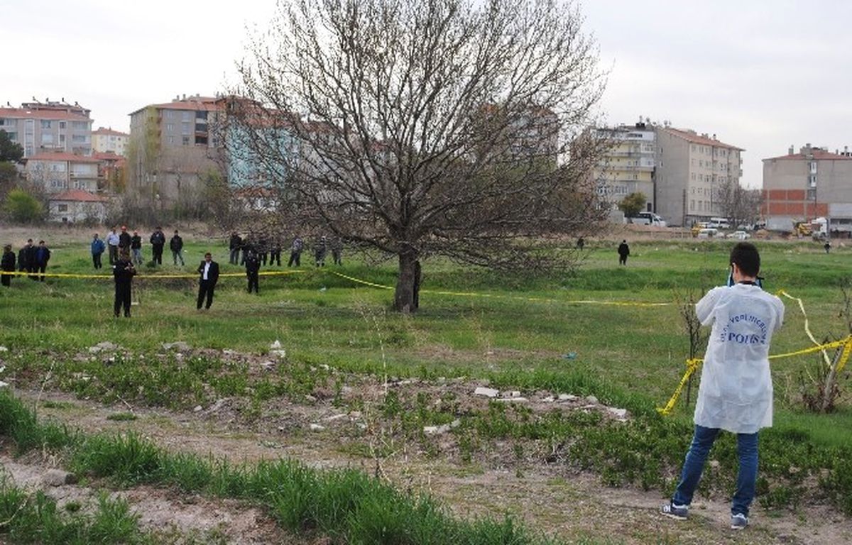 Kendini Ağaca Asarak İntihar Etti