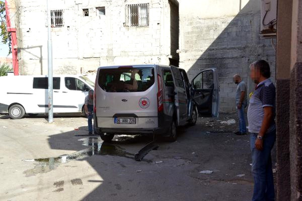 Keşif Heyetine El Yapımı Patlayıcı Attılar, 2 Memur Yaralandı