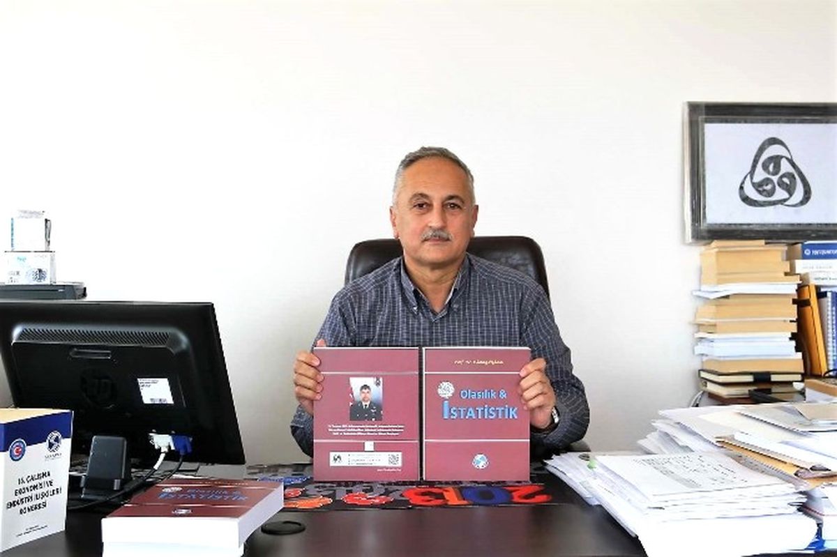 Kitabını 15 Temmuz Şehitlerine Adadı