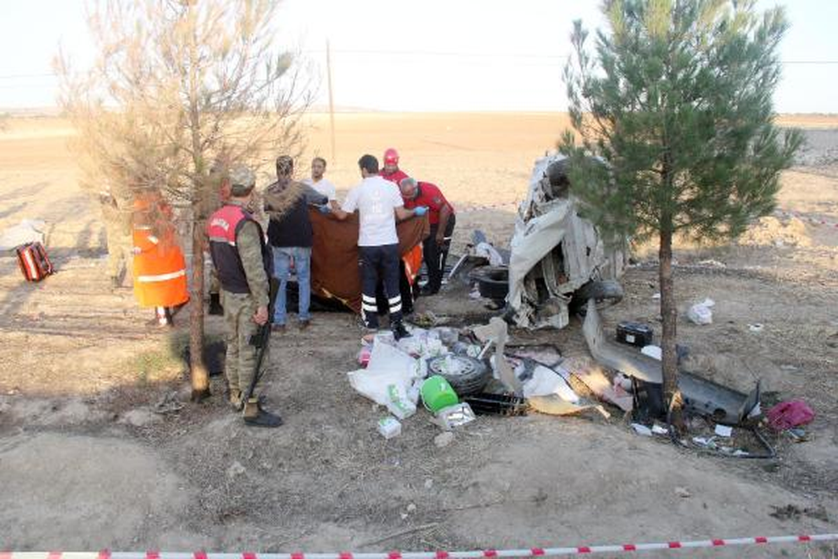 Lastiği Patlayan Otomobil Şarampole Devrildi: 1 Ölü, 3 Yaralı