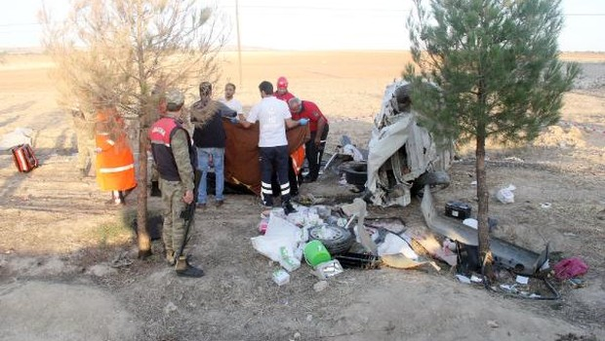 Lastiği Patlayan Otomobil Şarampole Devrildi: 1 Ölü, 3 Yaralı