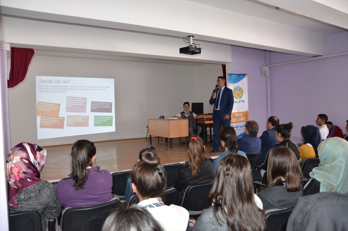 Malatya\'da Madde ve Teknoloji Bağımlılığı Seminerleri