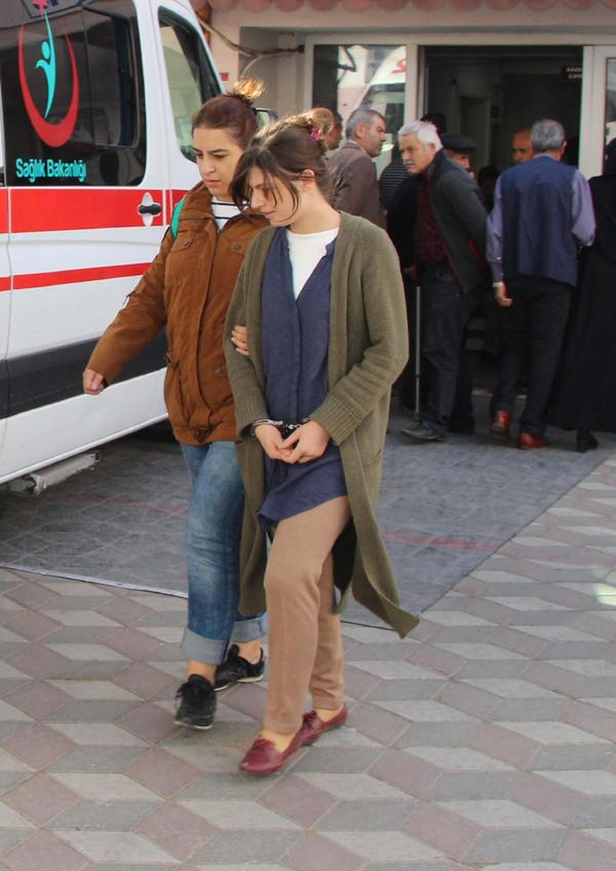 Manisa\'da Fetö\'den Gözaltına Alınan 5 Şüpheli Adliyede