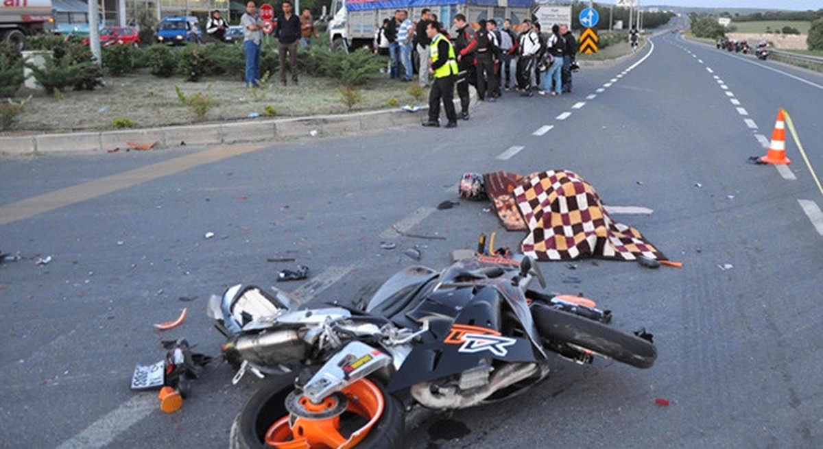 Motosiklet Sürücüsü Feci Şekilde Can Verdi