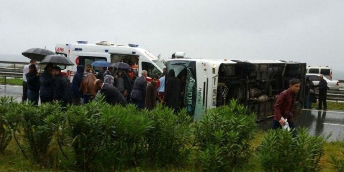 Rize\'de Trafik Kazası: 3 Yaralı