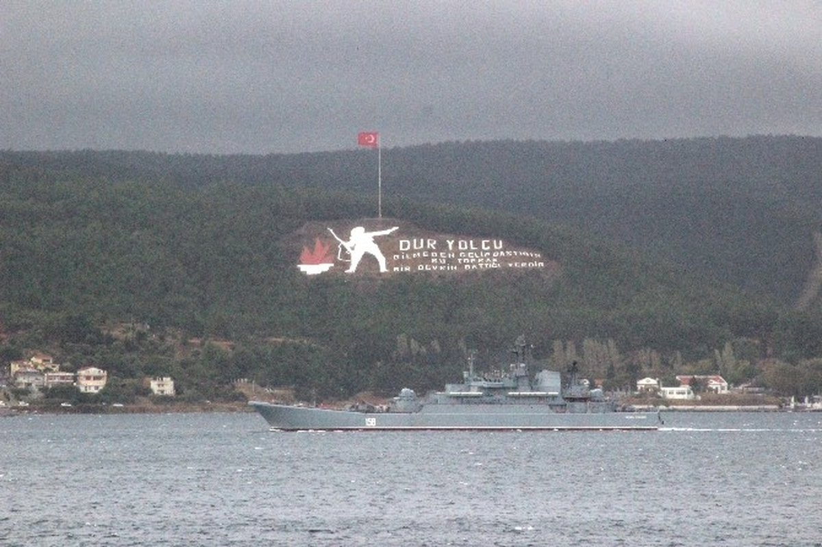 Rus Savaş Gemisi Çanakkale Boğazından Geçti