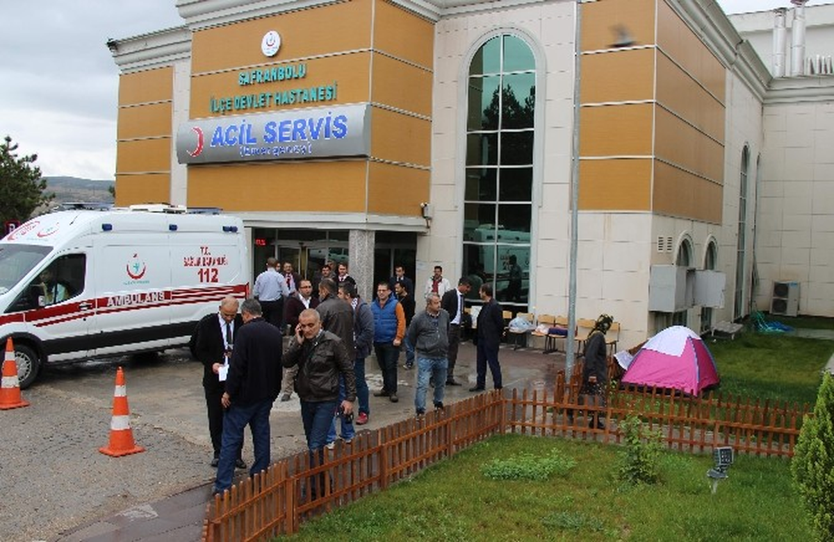 Sağlık-Sen Üyelerinden Hastane Önünde Çadırlı Eylem