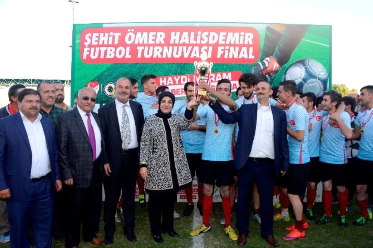Şehit Ömer Halisdemir Futbol Turnuvası Sona Erdi