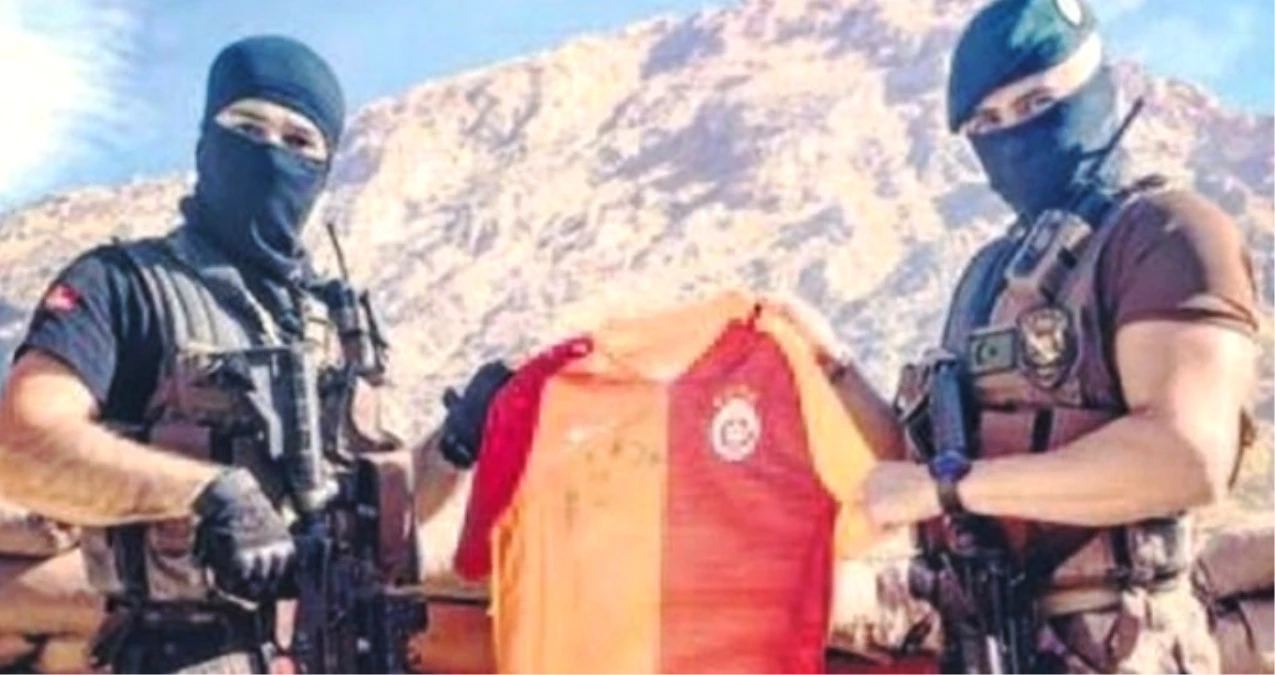 Şehit Polisin Kardeşi, İmzalı Formayı Ağabeyinin Bağlı Olduğu Karakola Yolladı