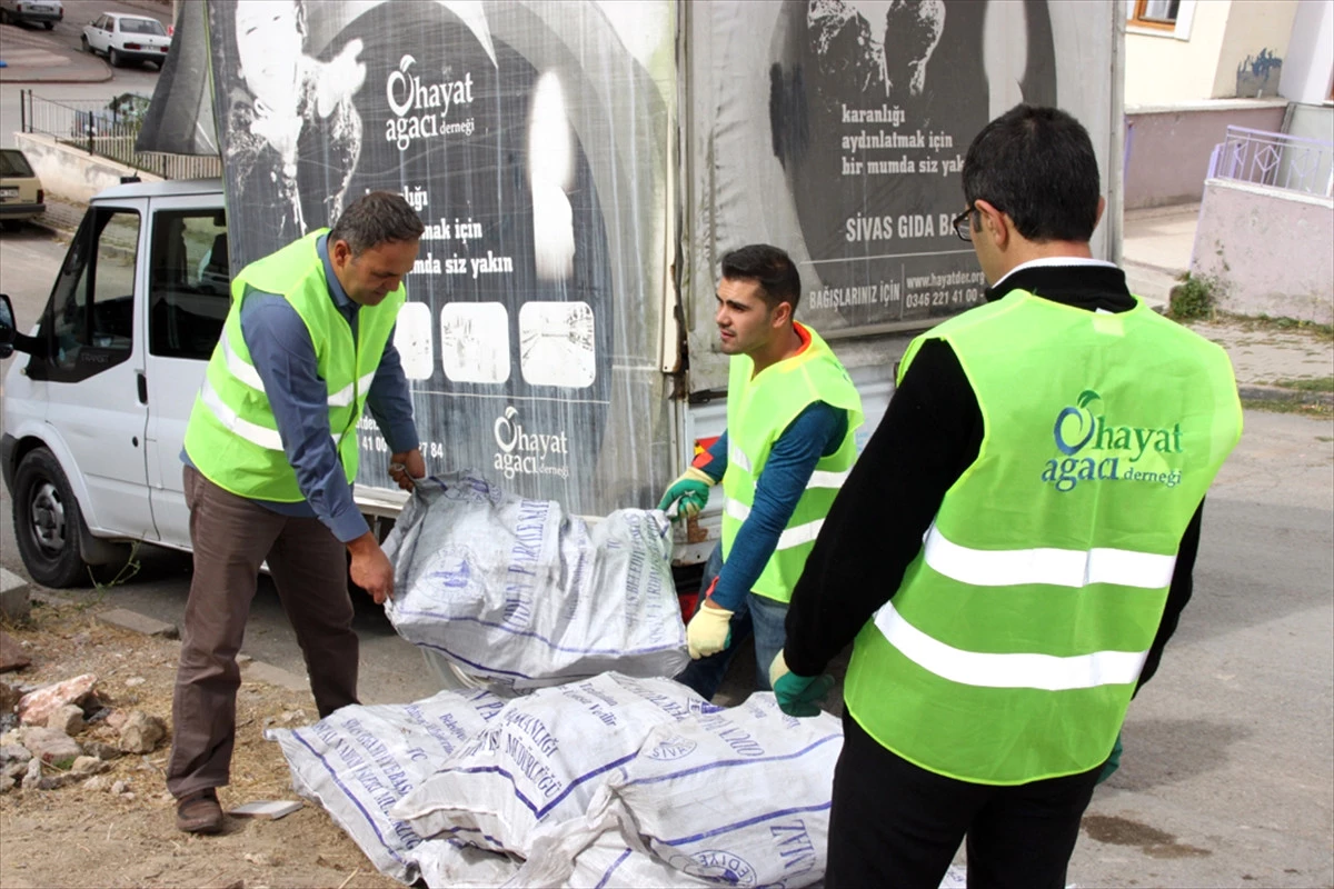 Sivas Belediyesinden Kışlık Odun Yardımı