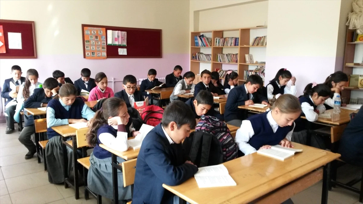 Ulaş\'ta Öğrenciler "İlk Ders Oku" Projesini Sevdi
