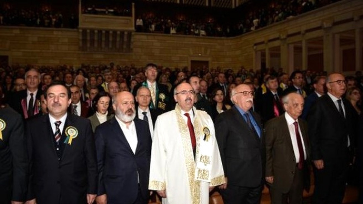 Yeni Yüksek Öğrenim Düzenine İhtiyacımız Var\'
