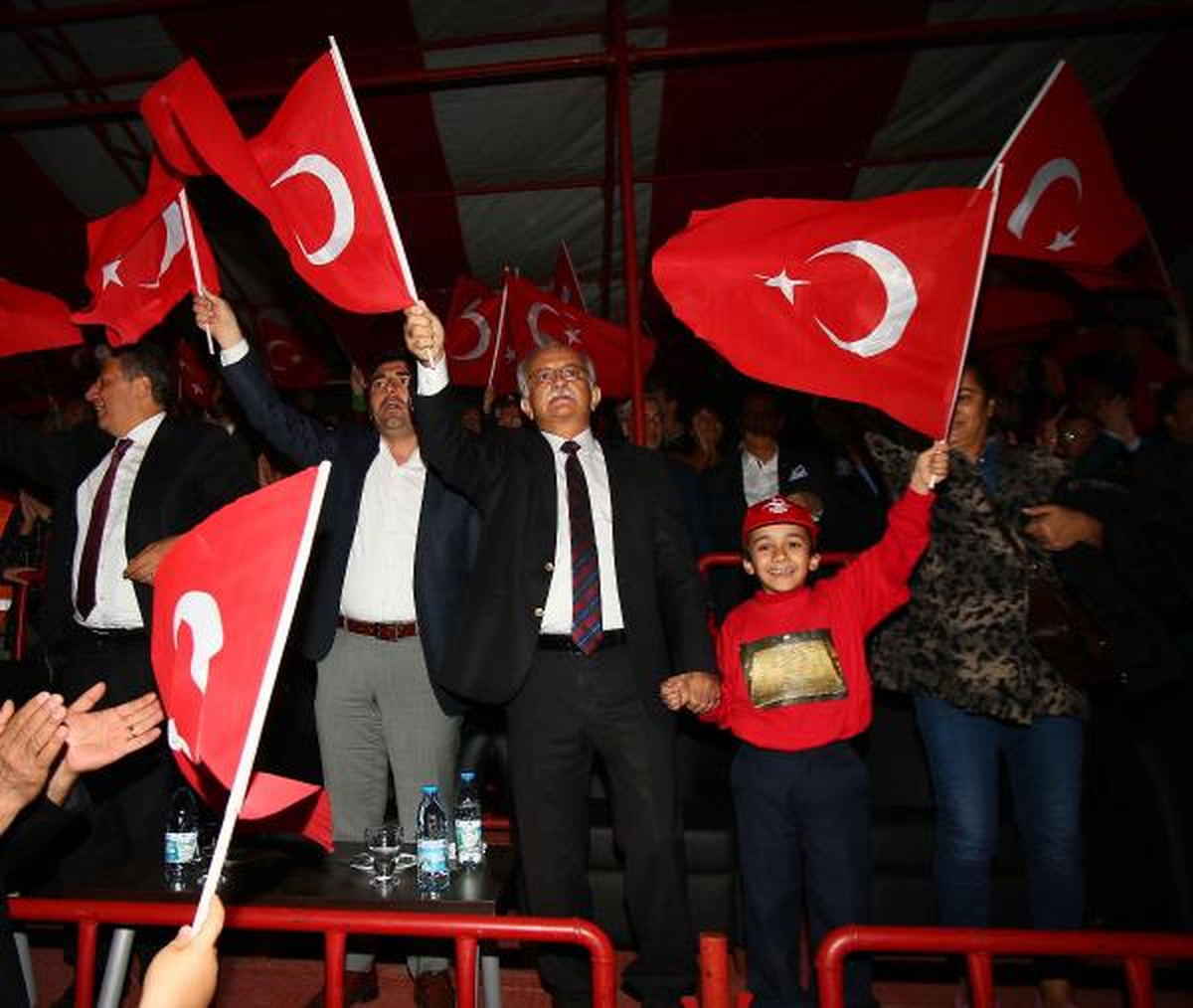 2 Bin 1234 Kişi Zeybek Oynadıktan Sonra Türkiye Haritası Oluşturacak