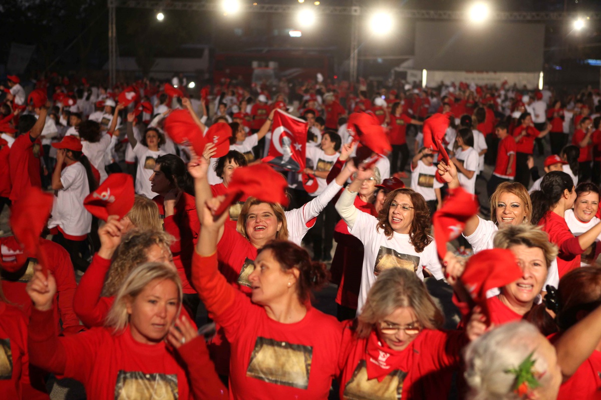 Bayraklı Cumhuriyet Bayramı\'nı coşkuyla kutlayacak!