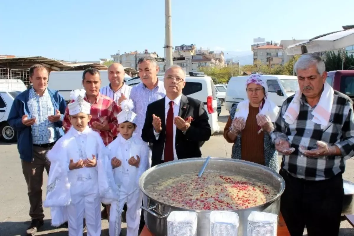 Bedesten Çarşı Esnafından Aşure Hayrı