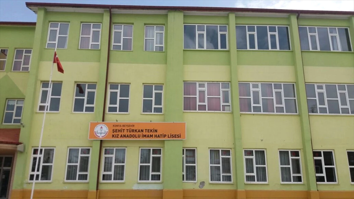 Beyşehir\'de Fetö\'nün El Konulan Okuluna Şehit İsmi Verildi